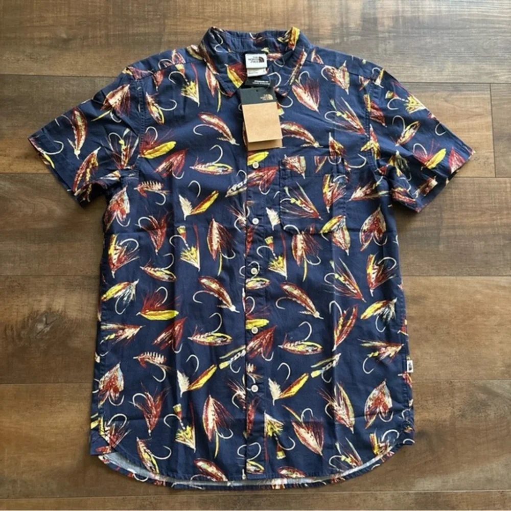The North Face Short Sleeve Baytrail Fly Fishing Pattern Shirt‎ Mens Size Medium
